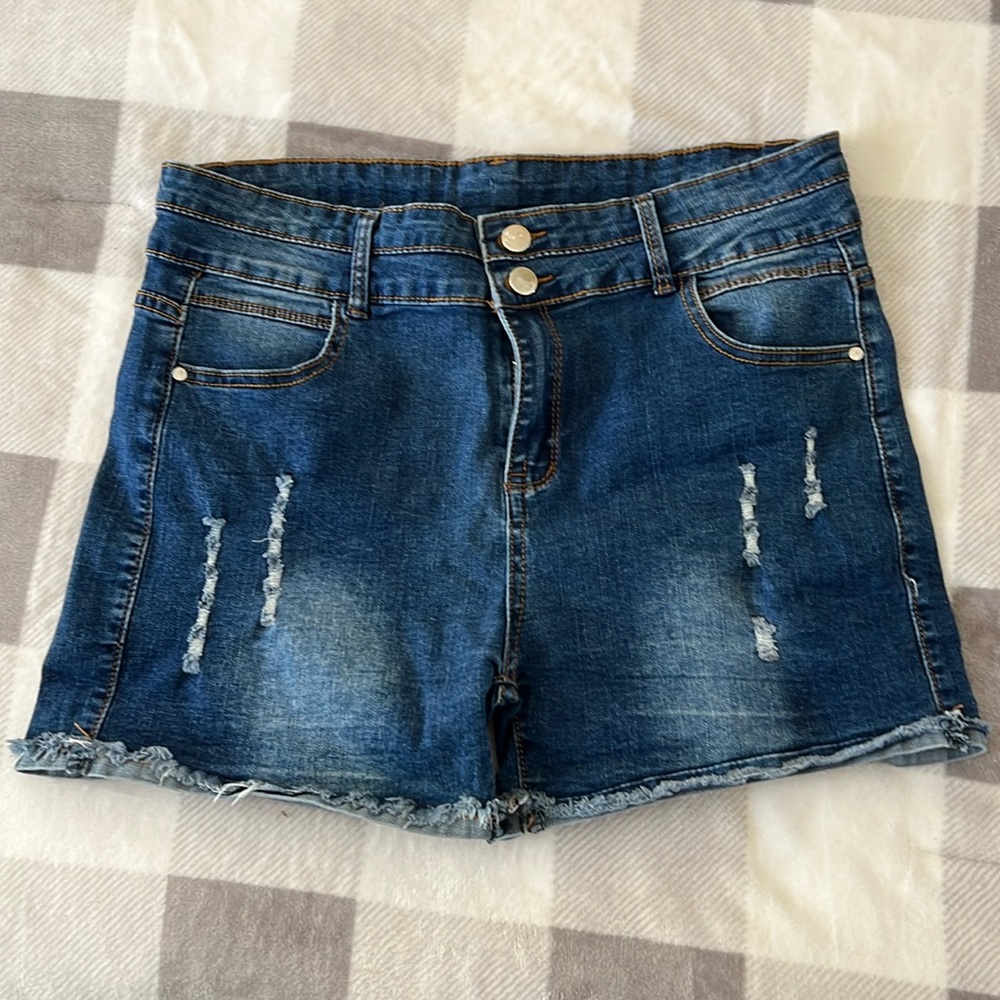 Women’s stretch denim shorts